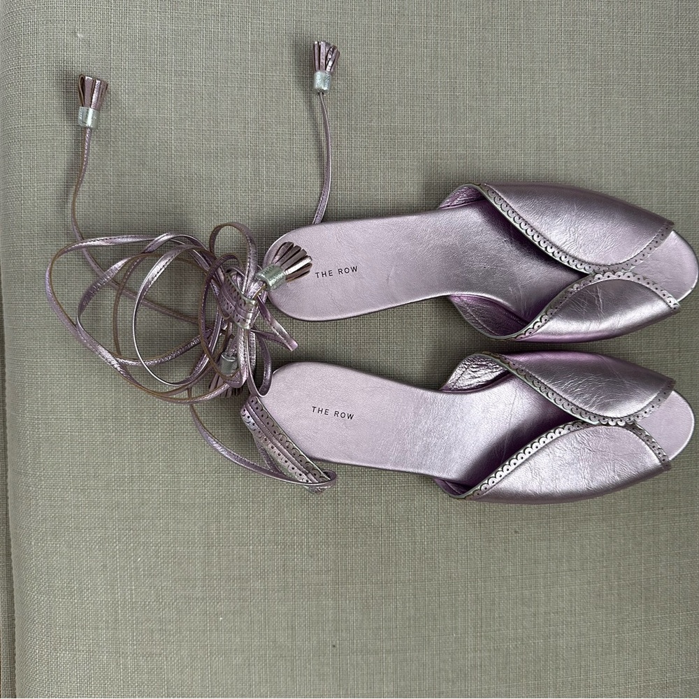THE ROW
Charlotte Bicolor Leather Tassel-Tie Sanda